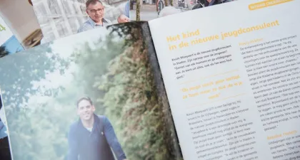 Magazine van De Stadenaar ligt open op tafel