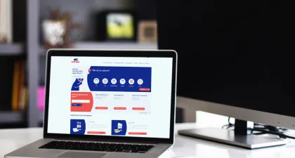 Laptop met website van Ursa, geschreven door Bliksem Schrijfbureau