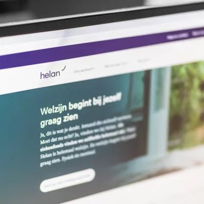 Website van Helan, geschreven door Bliksem Schrijfbureau, staat open op computerscherm