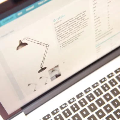 Close-up van laptop met webcopy voor Lucide